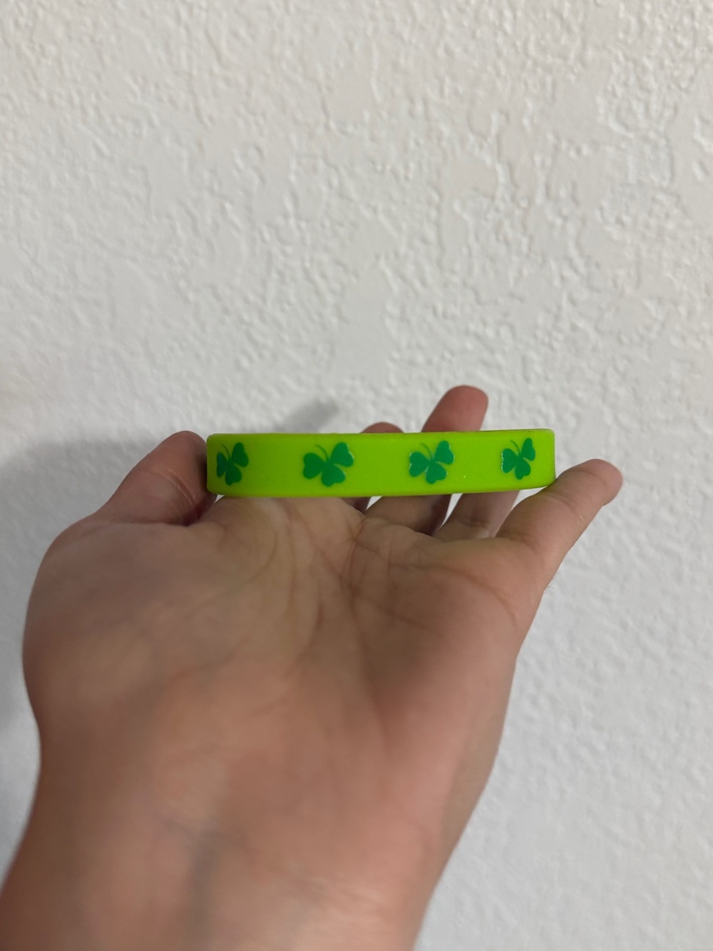 St Patrick’s day shamrock light green rubber bracelet